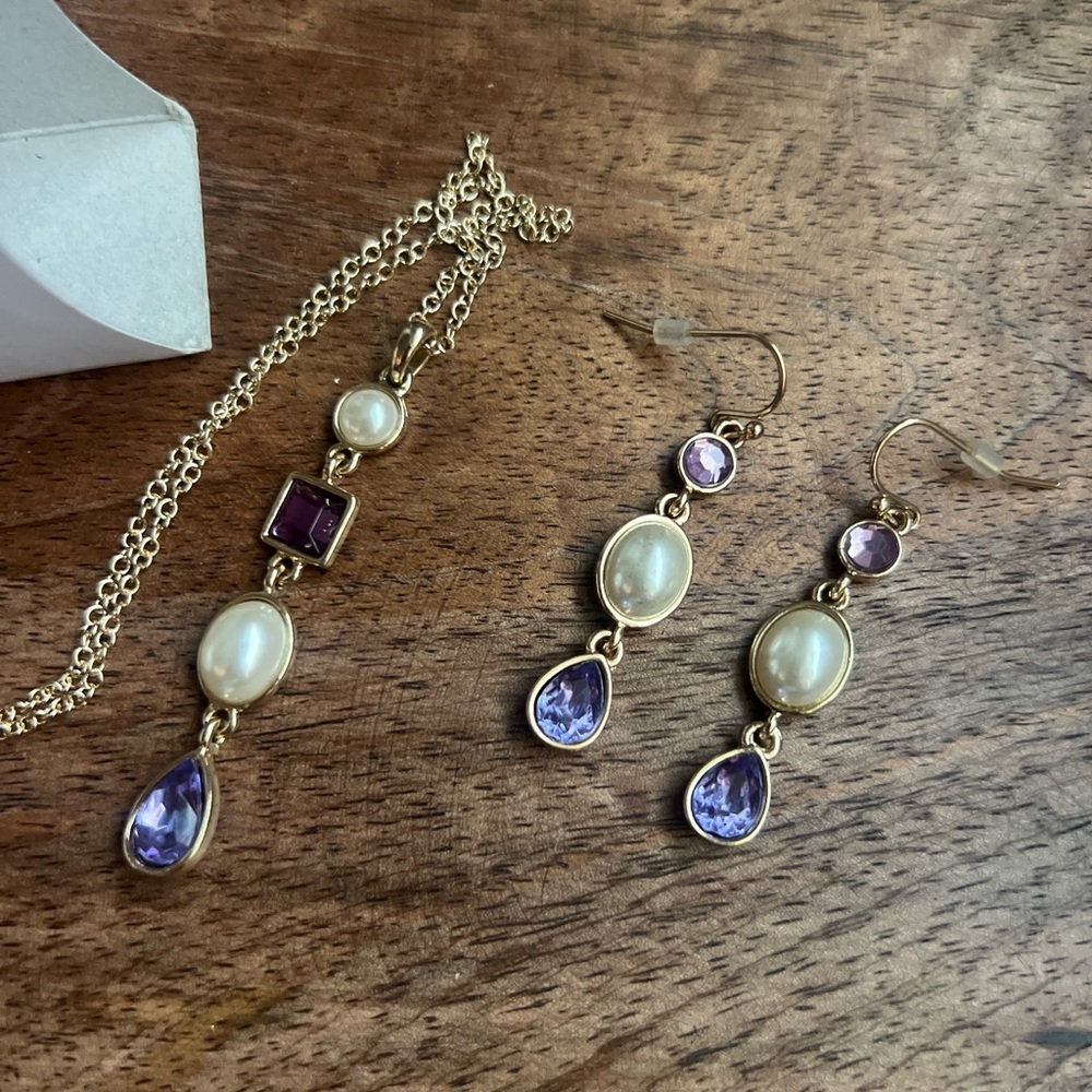 Avon Decadent Delight Gold Tone Purple and Pearl Bezel Jewelry Set - Picture 3 of 5